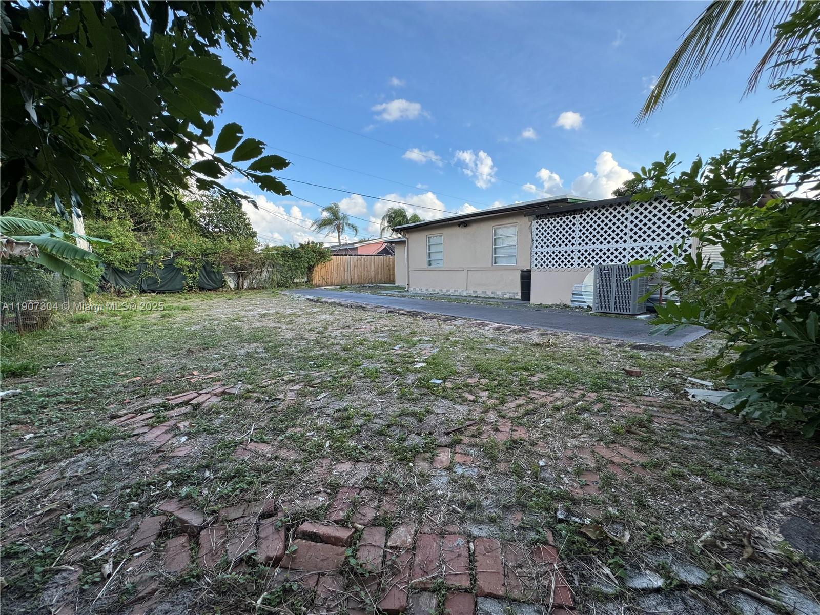 HOLIDAY VILLAGE SEC ONE - Residential Lease