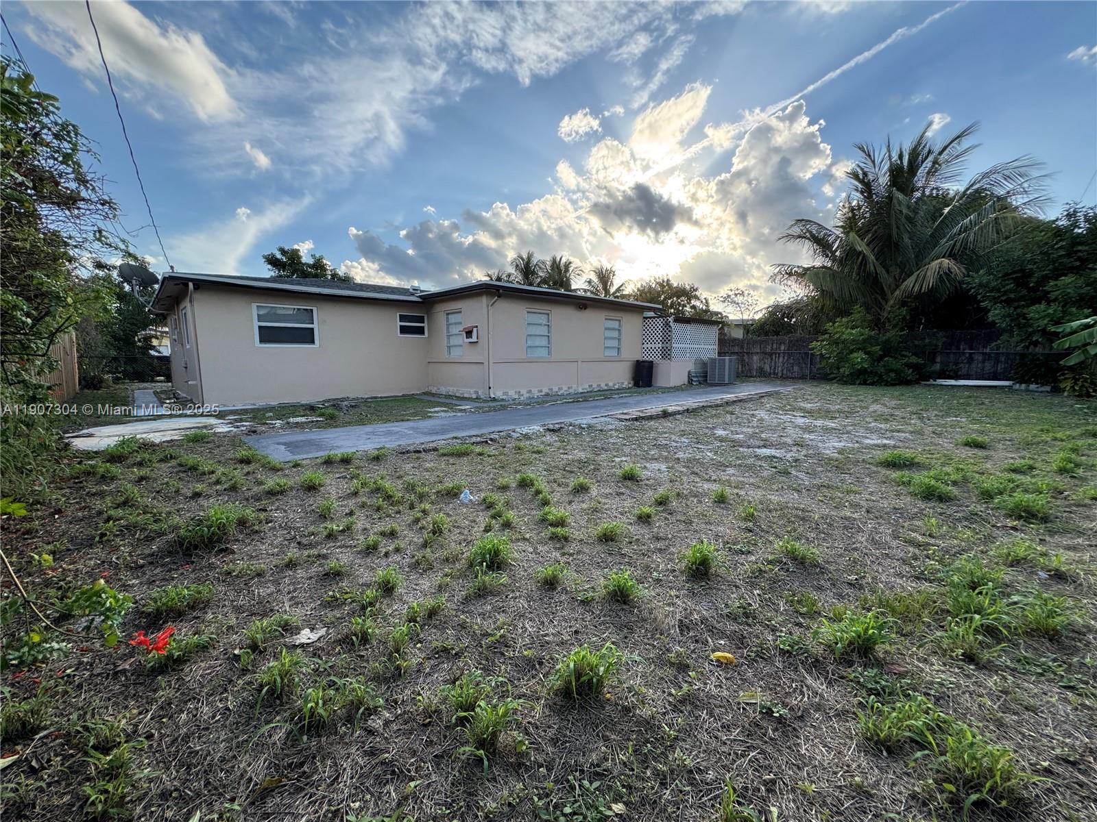 HOLIDAY VILLAGE SEC ONE - Residential Lease