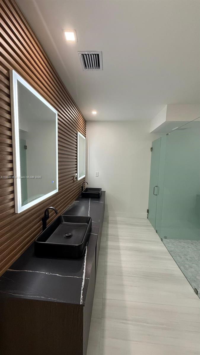 EAST SHENANDOAH - Residential