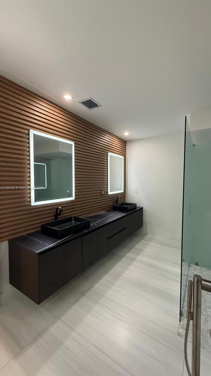 EAST SHENANDOAH - Residential