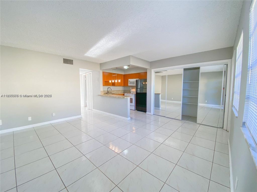Photo of 4050 NE 12th Ter #14-1, Oakland Park, FL 33334 (MLS # A11895575)