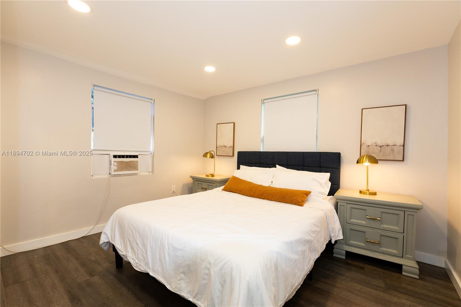 17TH AVE MANOR - Residential