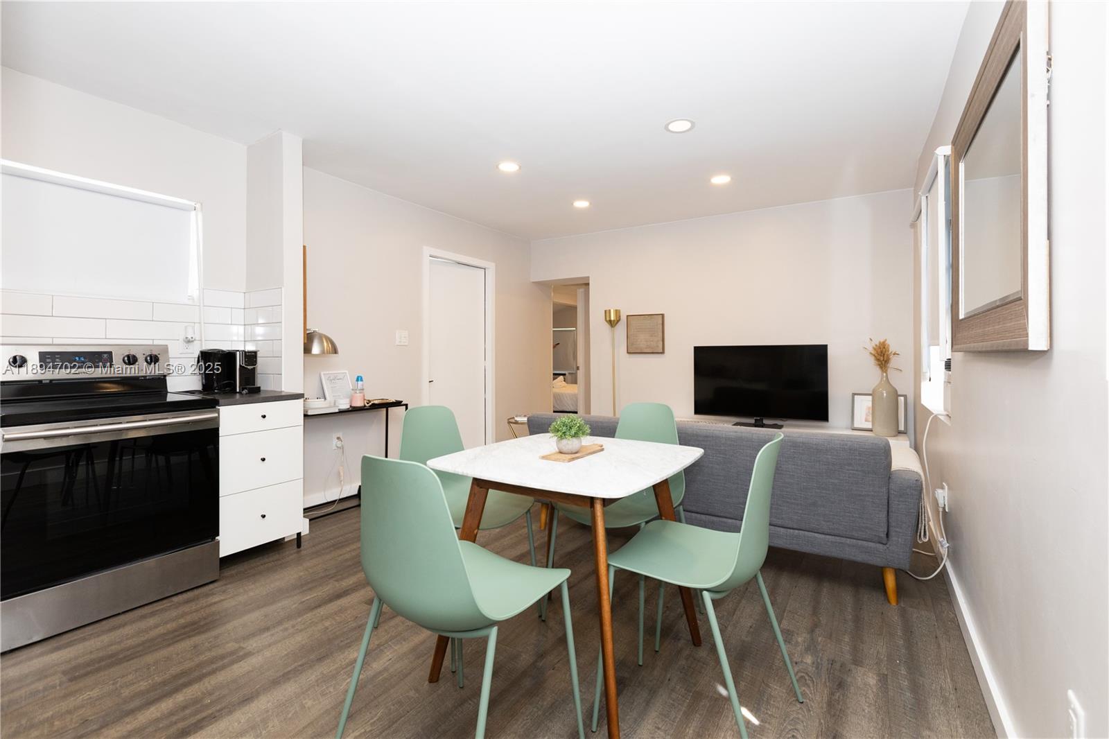 17TH AVE MANOR - Residential