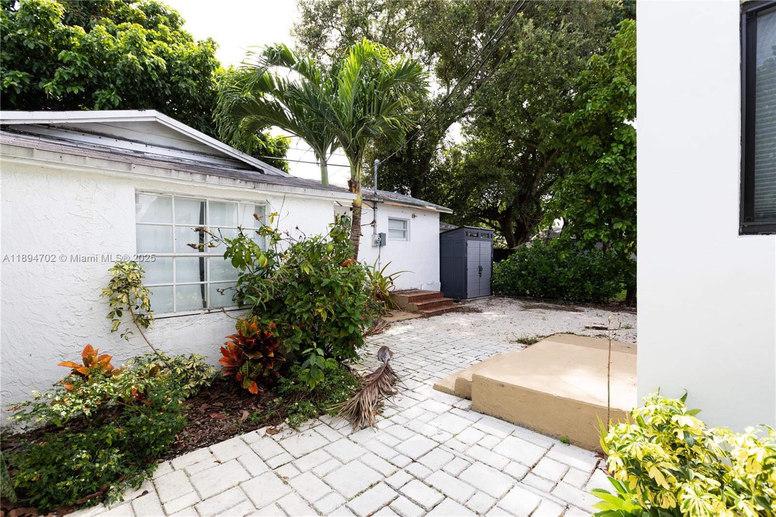 17TH AVE MANOR - Residential