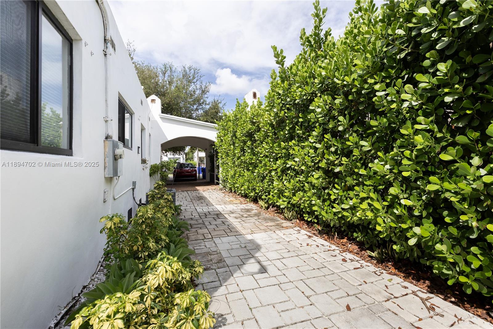 17TH AVE MANOR - Residential