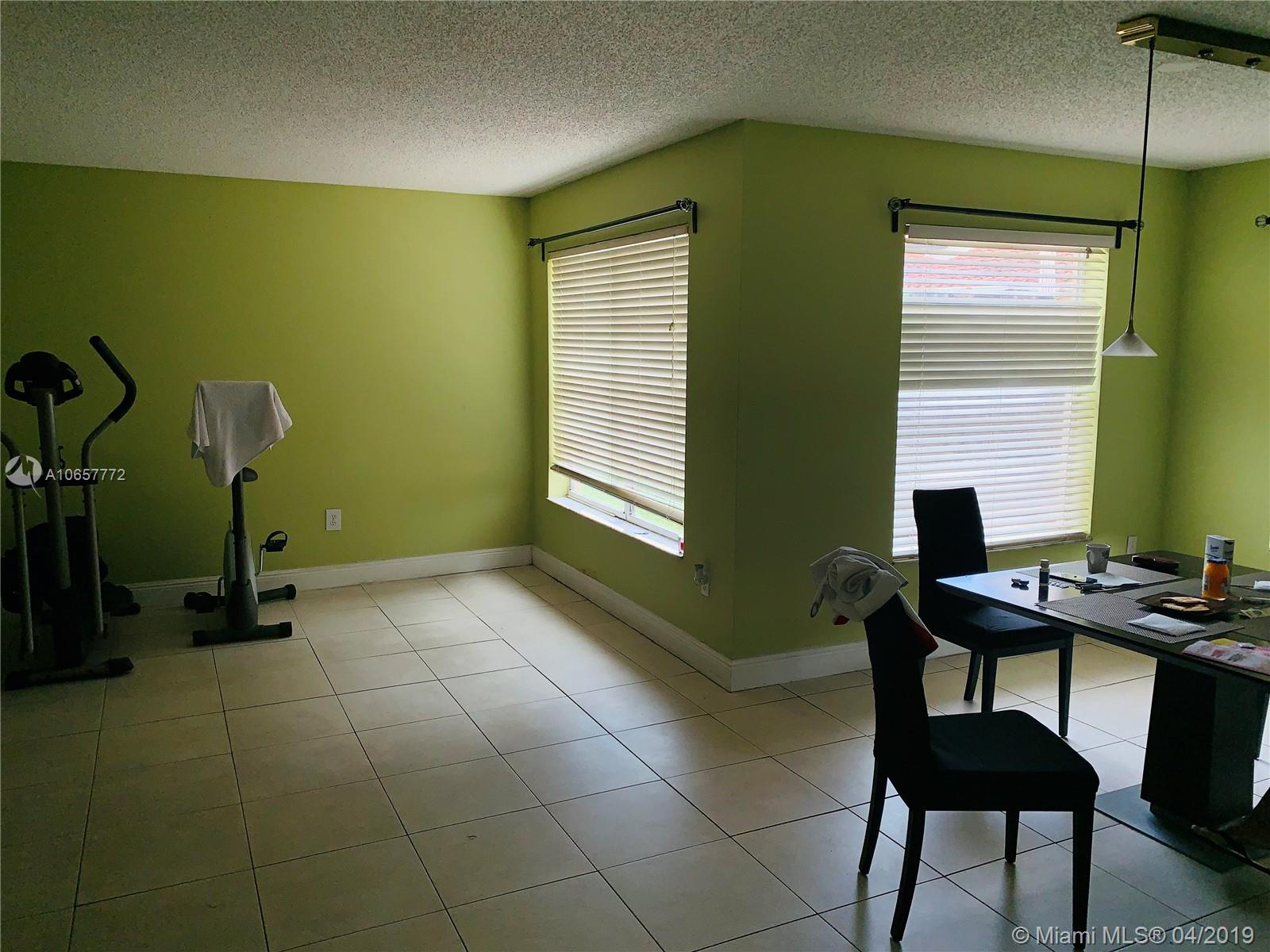 TAMIAMI LAKES SEC 7 - Residential