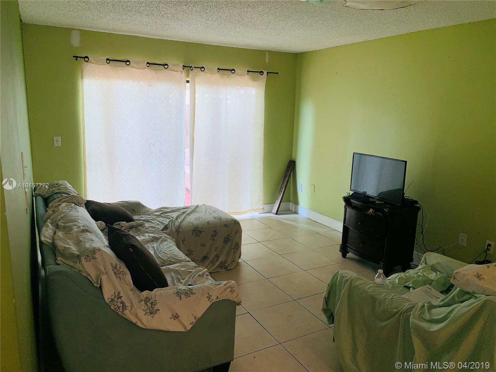 TAMIAMI LAKES SEC 7 - Residential