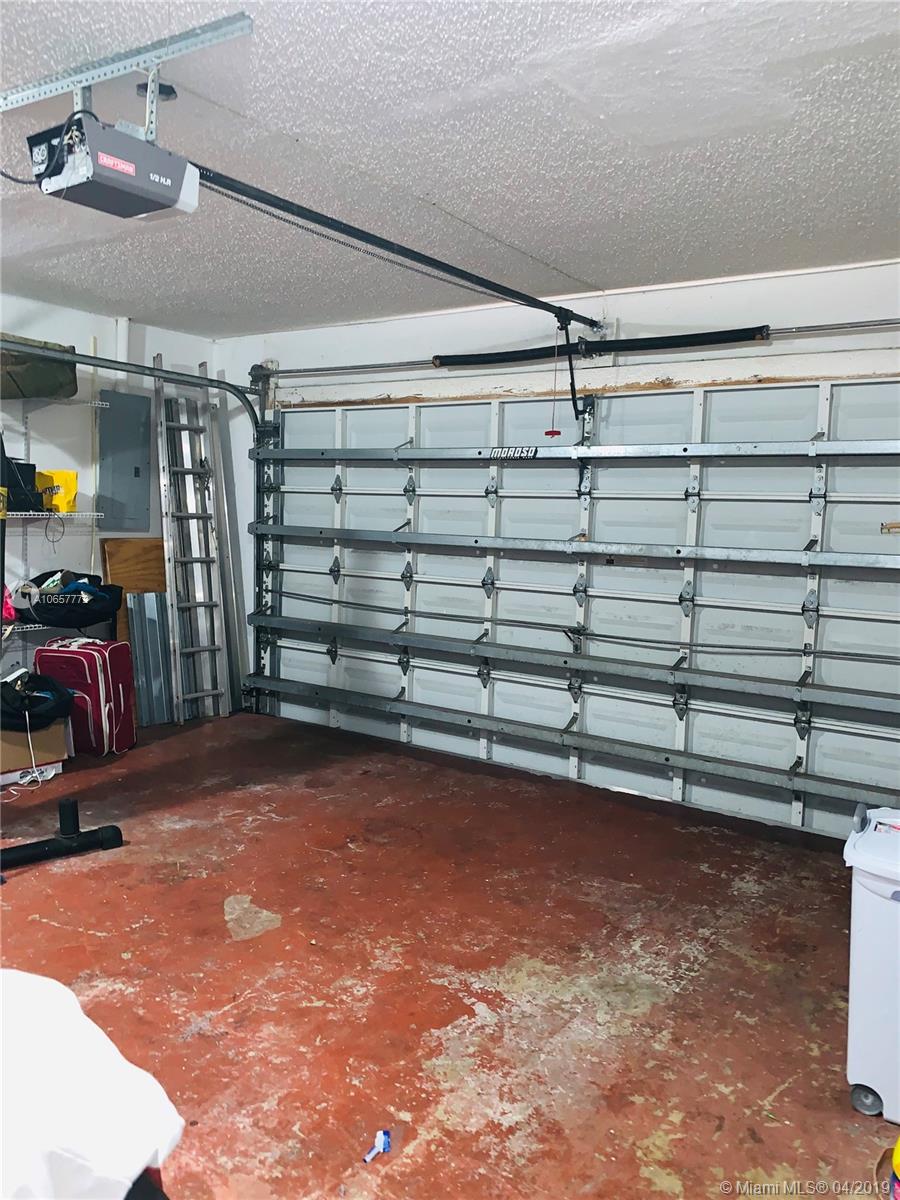 TAMIAMI LAKES SEC 7 - Residential