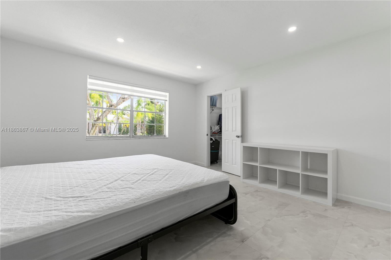 FLAMINGO MANORS - Residential Income