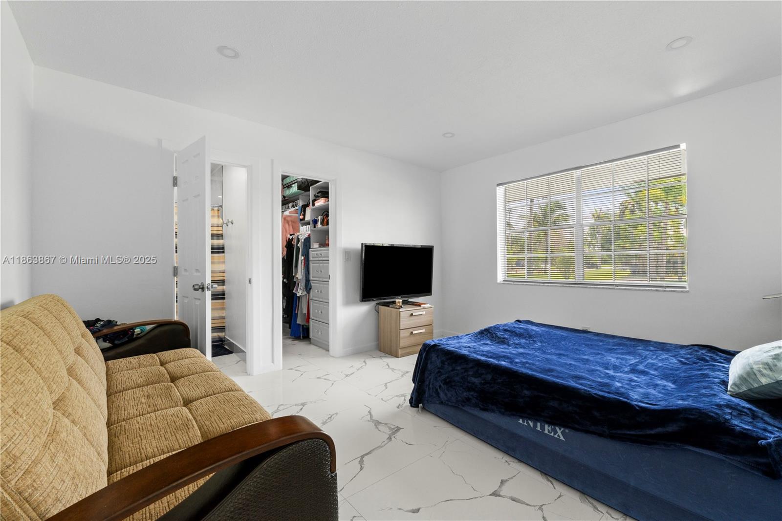 FLAMINGO MANORS - Residential Income