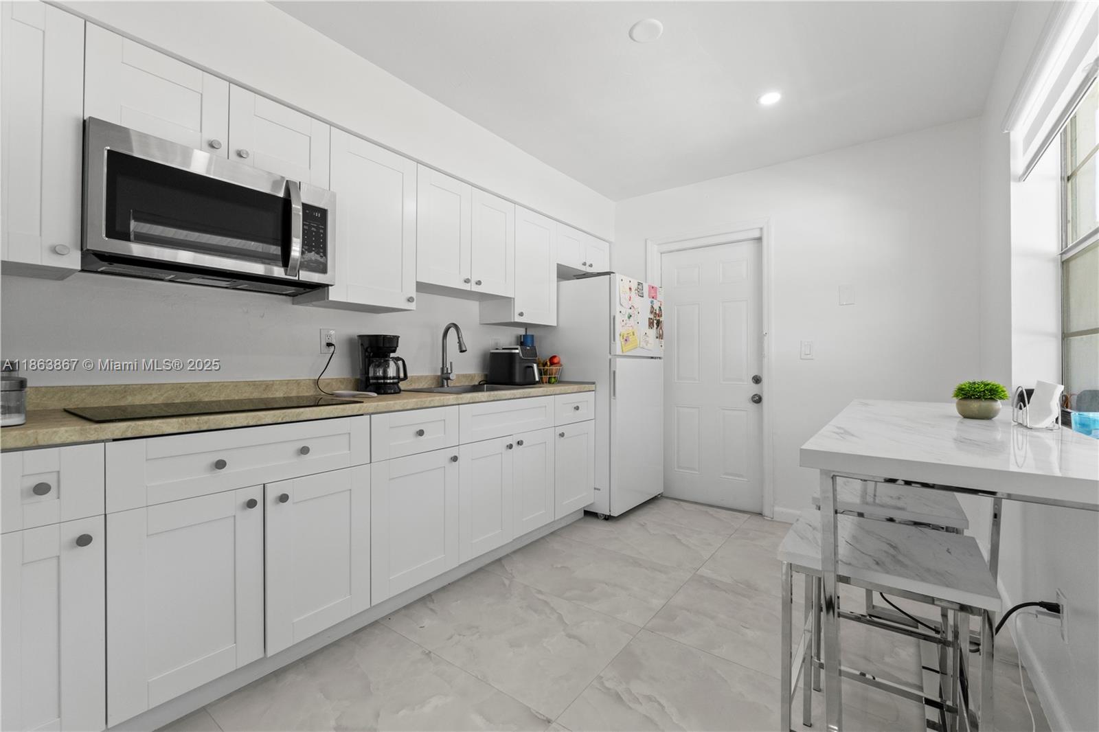 FLAMINGO MANORS - Residential Income