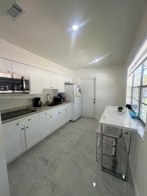 FLAMINGO MANORS - Residential Income