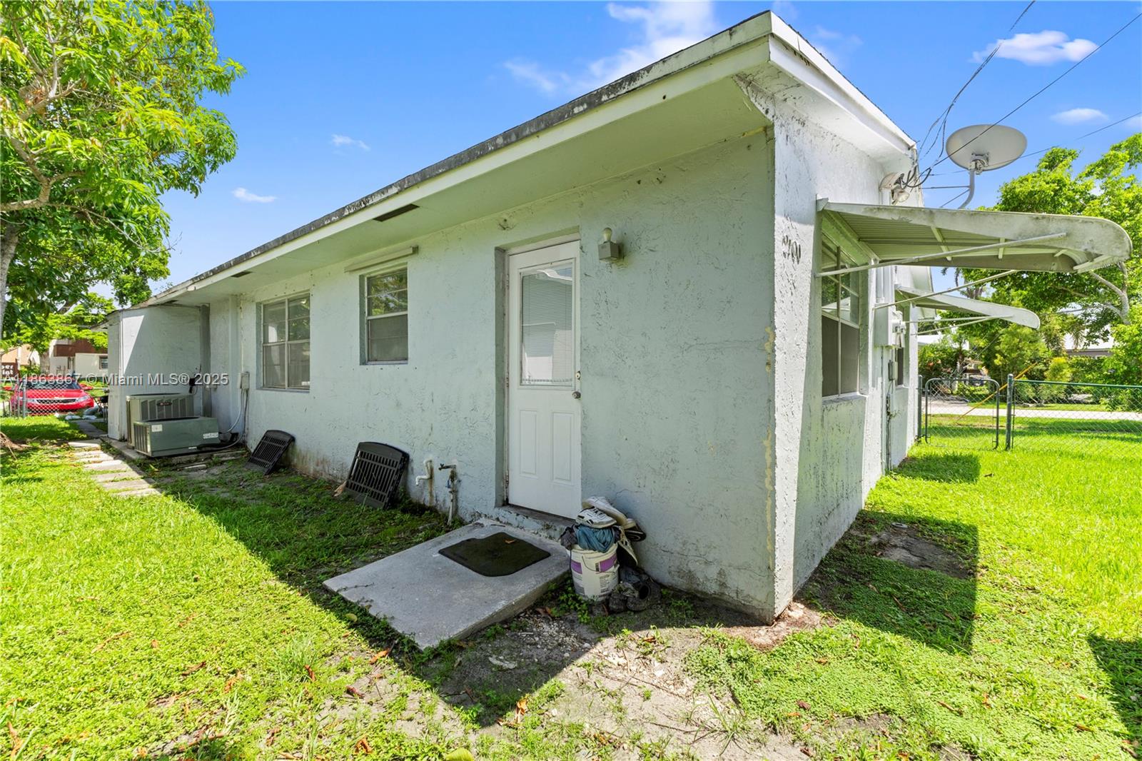 FLAMINGO MANORS - Residential Income