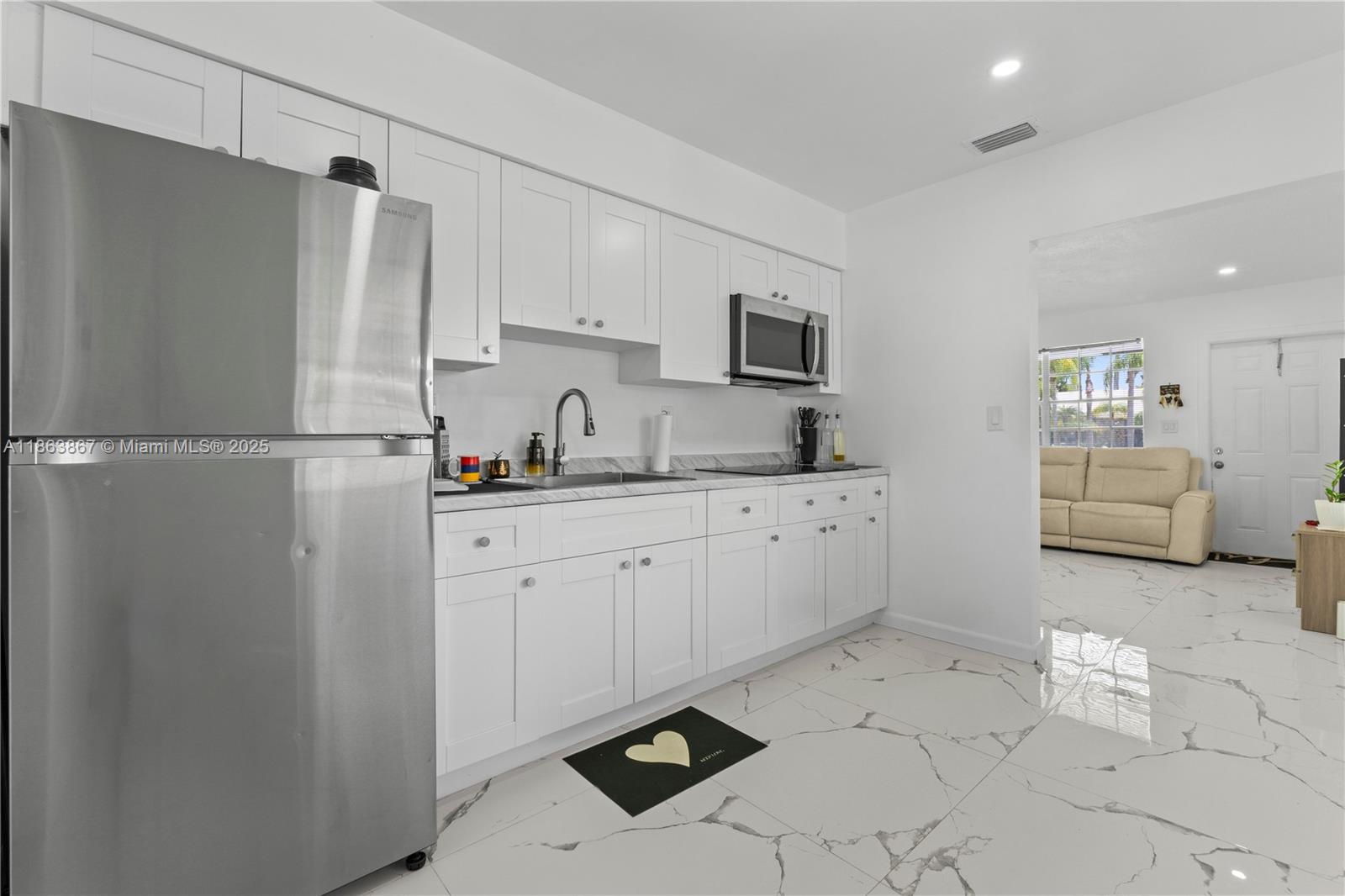 FLAMINGO MANORS - Residential Income