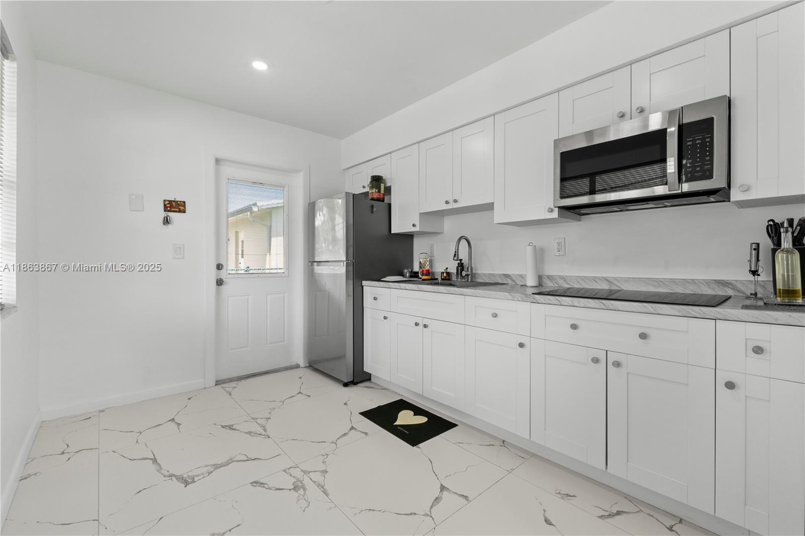 FLAMINGO MANORS - Residential Income