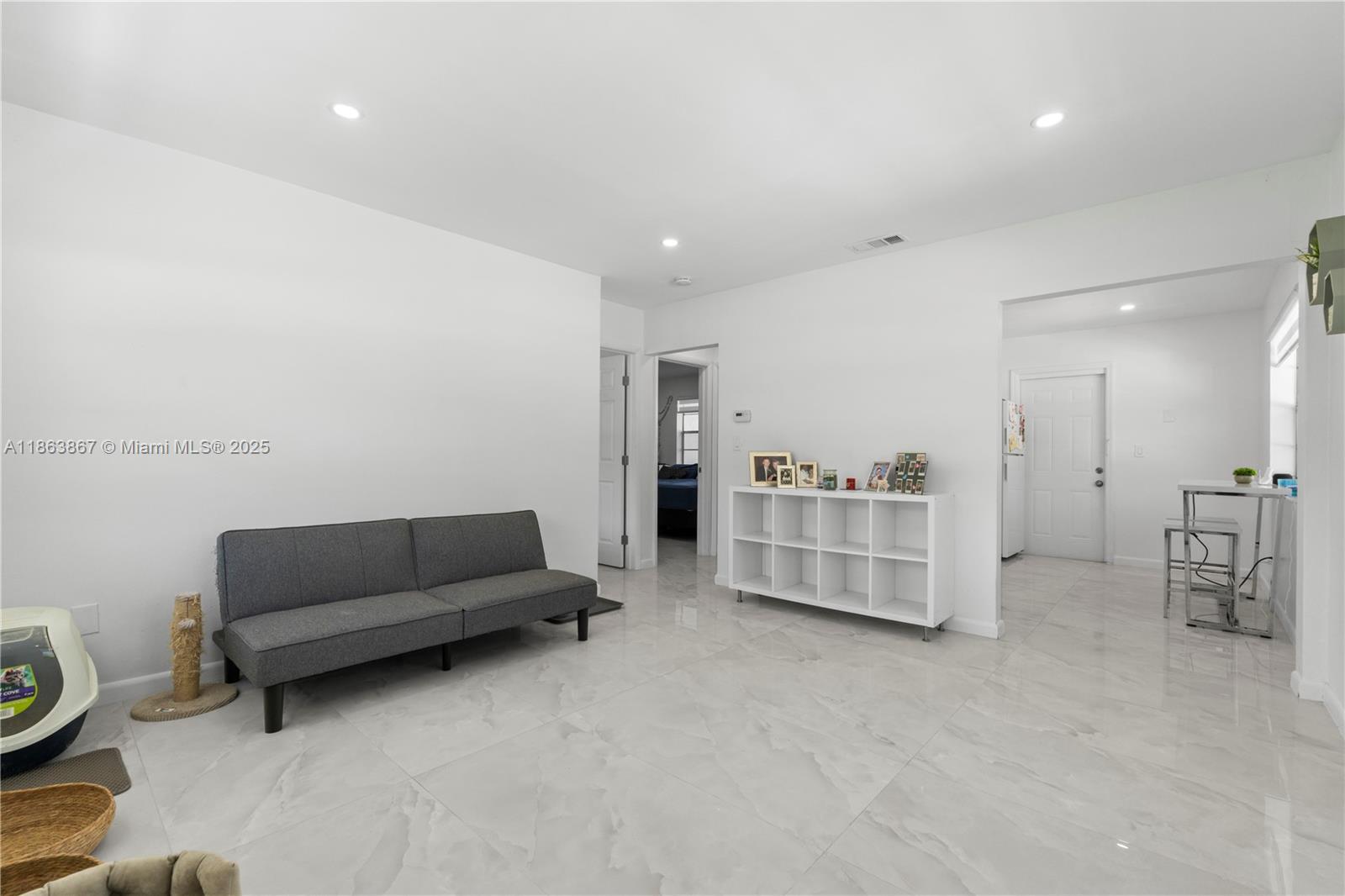 FLAMINGO MANORS - Residential Income