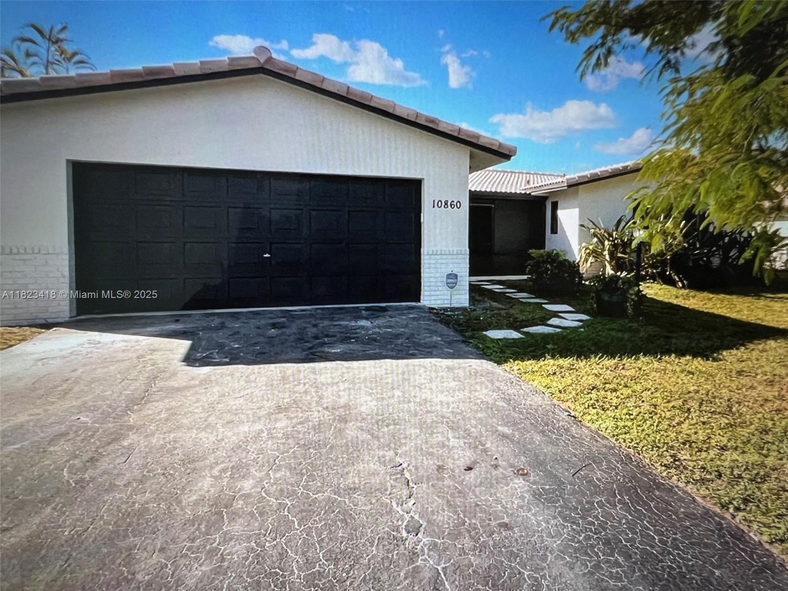 10860 Nw 40th St, Coral Springs, Broward County, Florida - 4 Bedrooms  
2 Bathrooms - 
