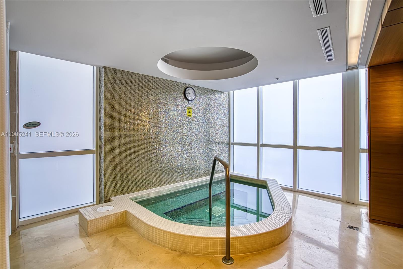 TRUMP ROYALE CONDO - Residential