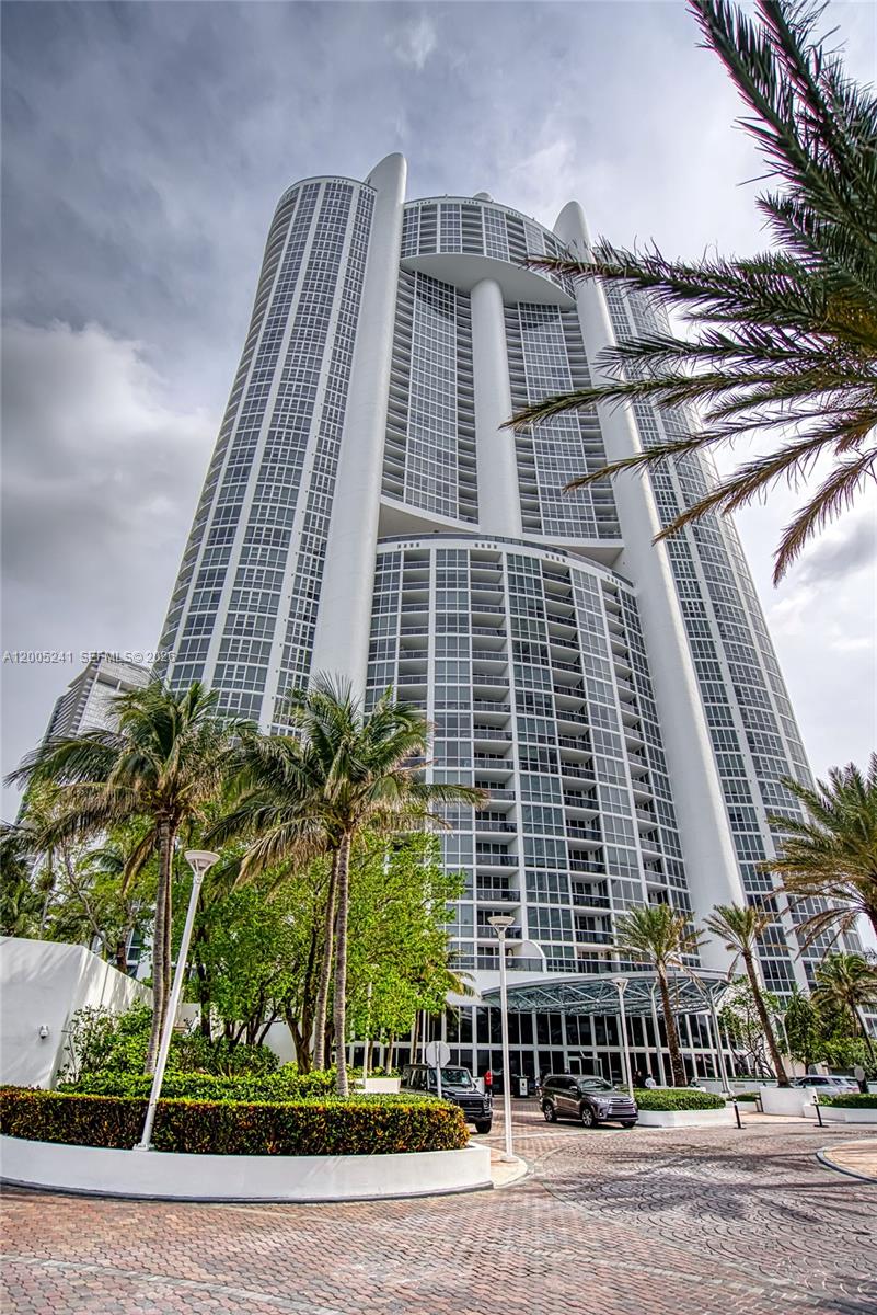 TRUMP ROYALE CONDO - Residential