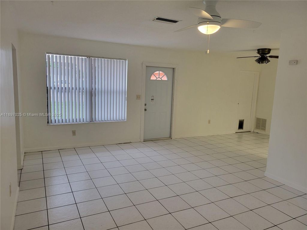 Photo of 7101 NW 24th St #-, Sunrise, FL 33313 (MLS # A11897025)