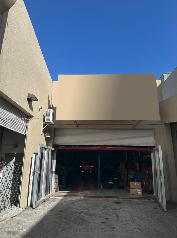 Exceptional warehouse space available in the heart of Doral! This prime flex property offers expansive storage capacity—ideal for businesses in need of a clean and secure storage solution. Strategically located near major highways and Miami International Airport for optimal convenience. Please note: the association does not permit body shops or any automotive-related businesses. No bathroom will be provided. Don’t miss out on this versatile and highly accessible opportunity!