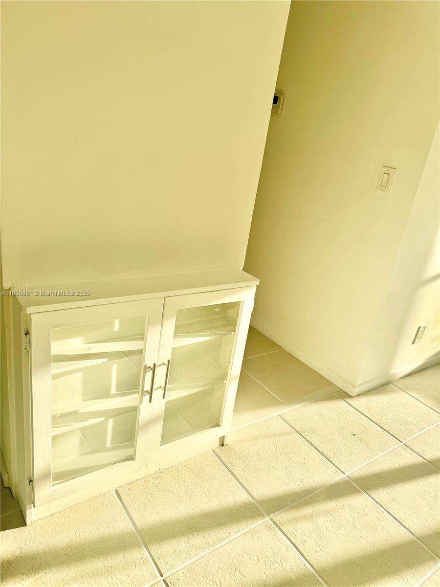 RIVER SHORES CONDO - Residential
