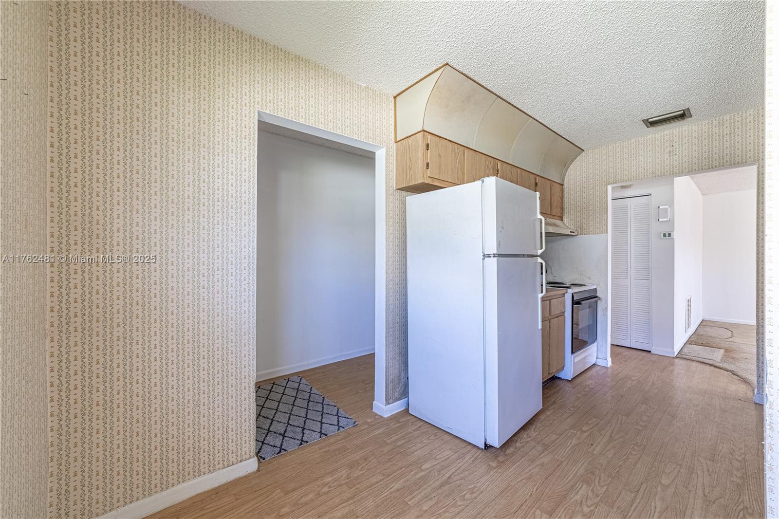 PALM HILL VILLAS UNIT THR - Residential