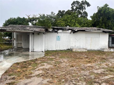 4240 NE 3rd Ave Deerfield Beach FL 33064