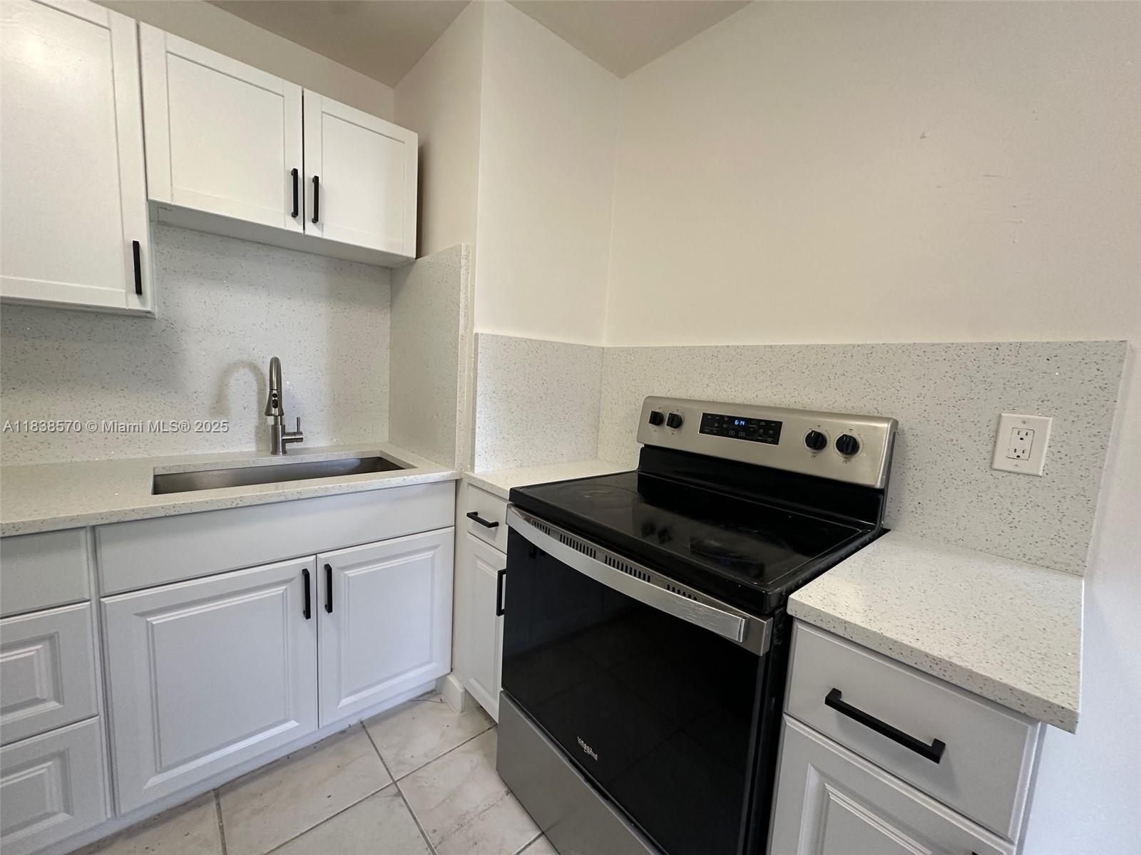717 NW 5th Ave 1-2