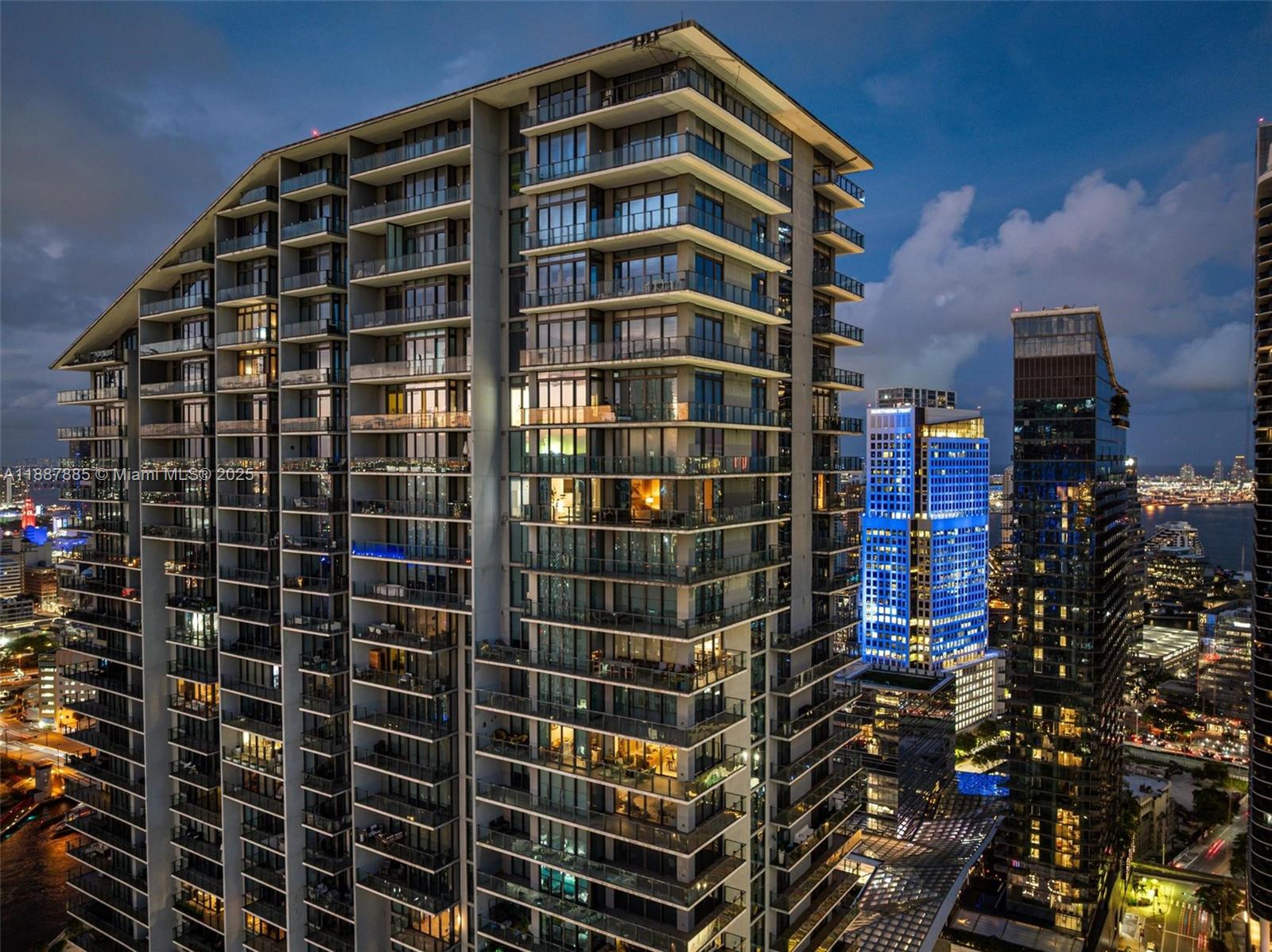 RISE CONDO - Residential