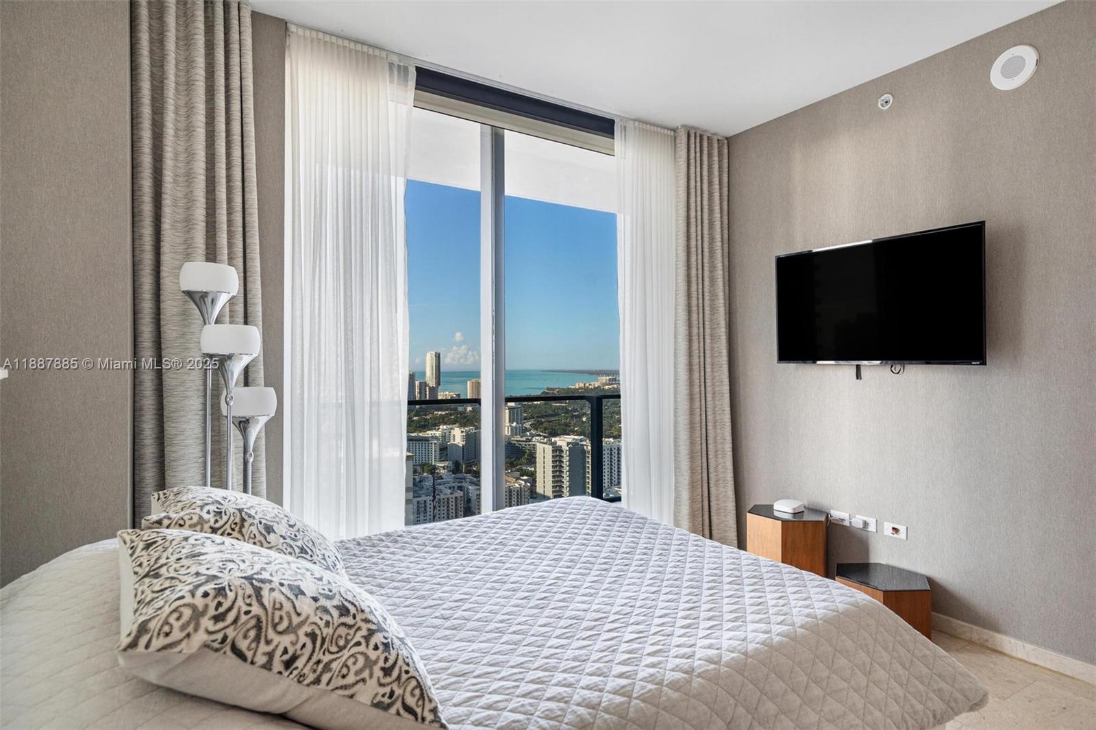 RISE CONDO - Residential