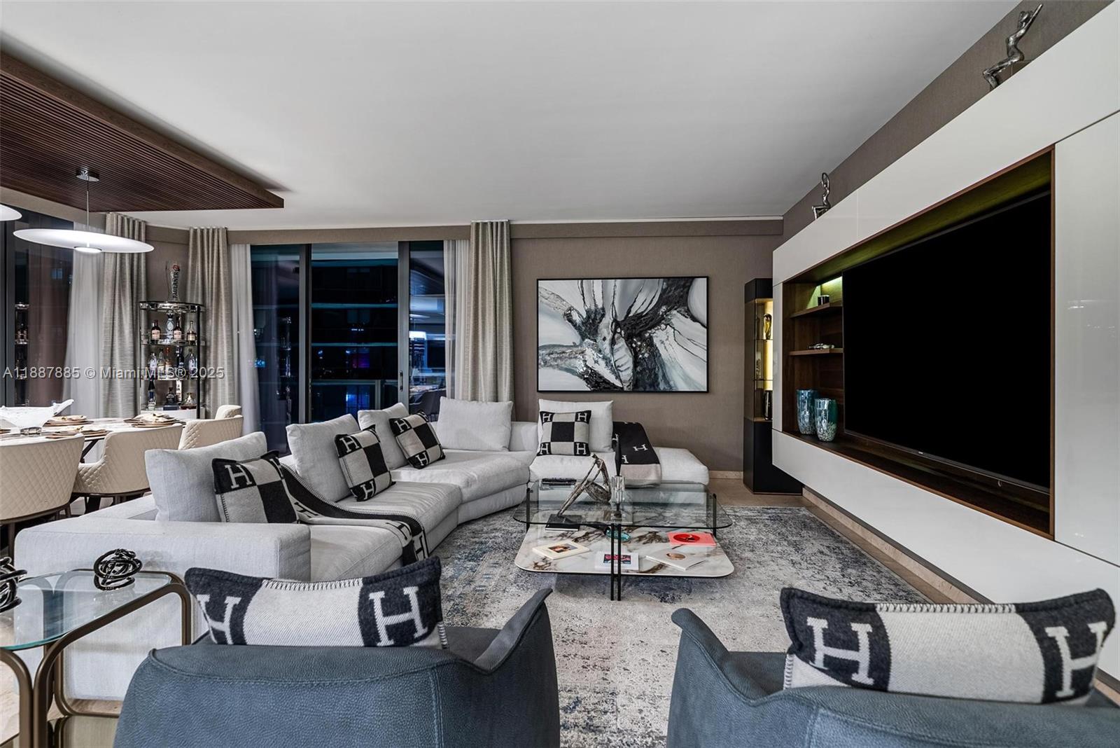 RISE CONDO - Residential