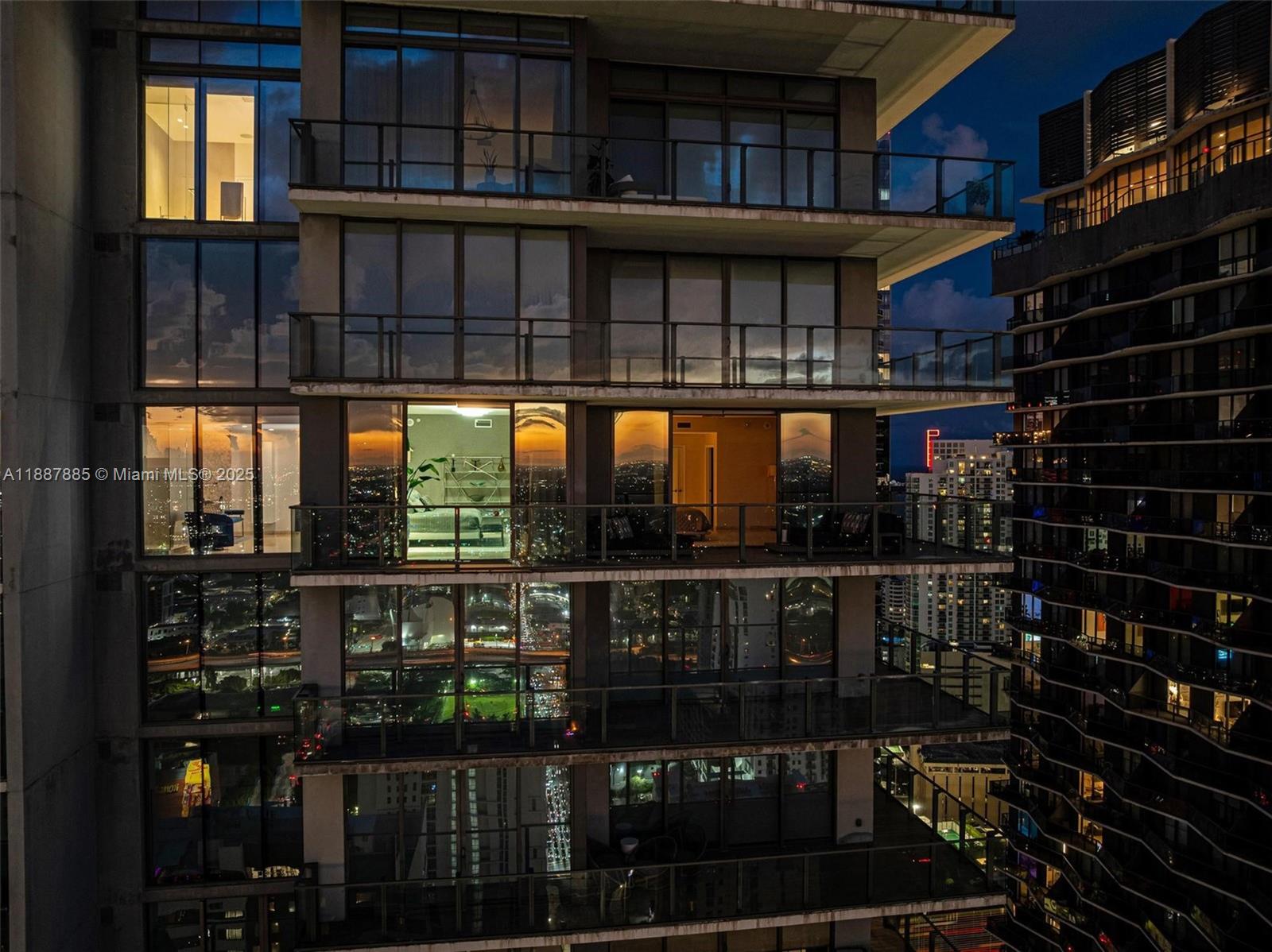 RISE CONDO - Residential