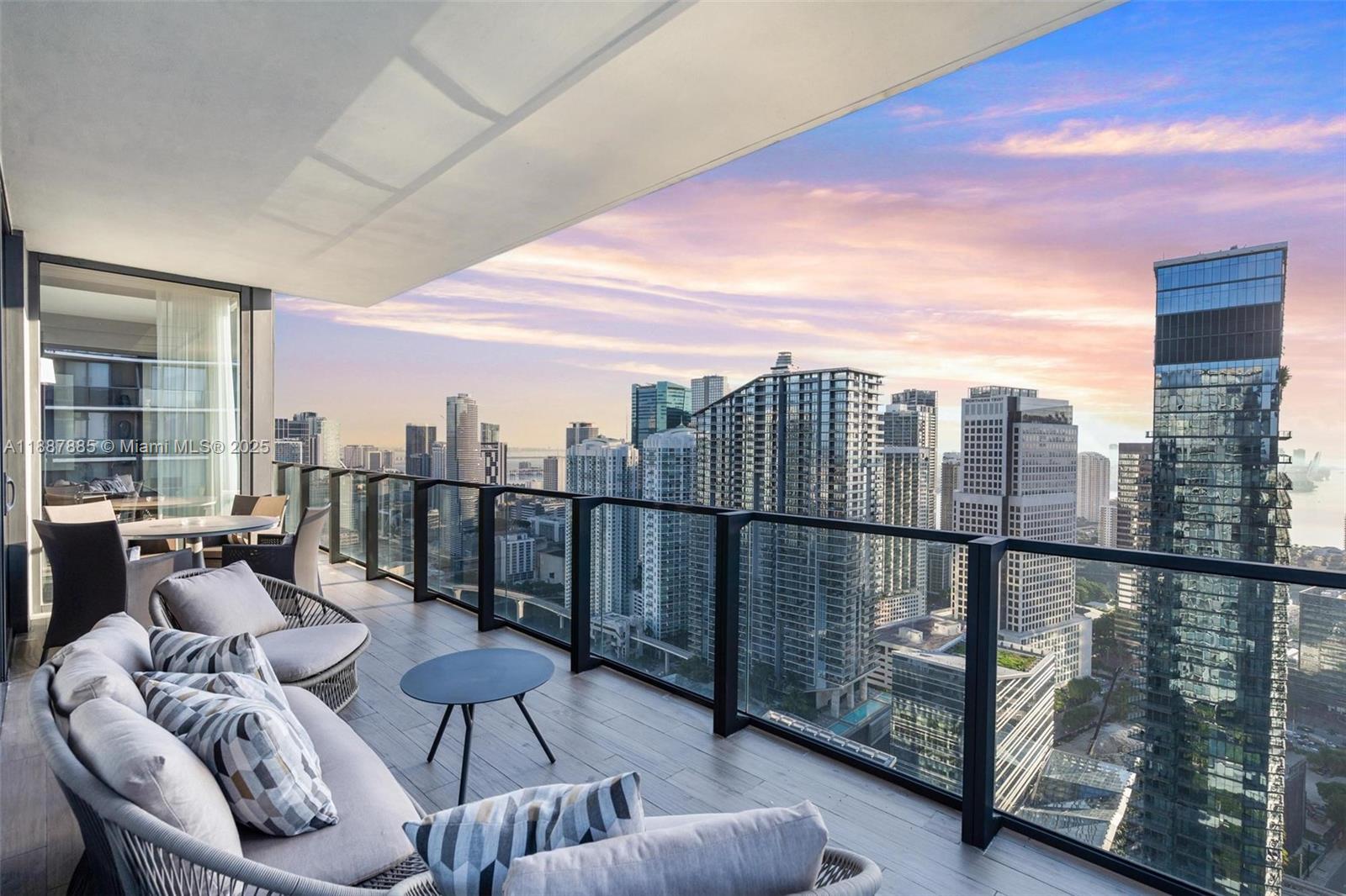 RISE CONDO - Residential