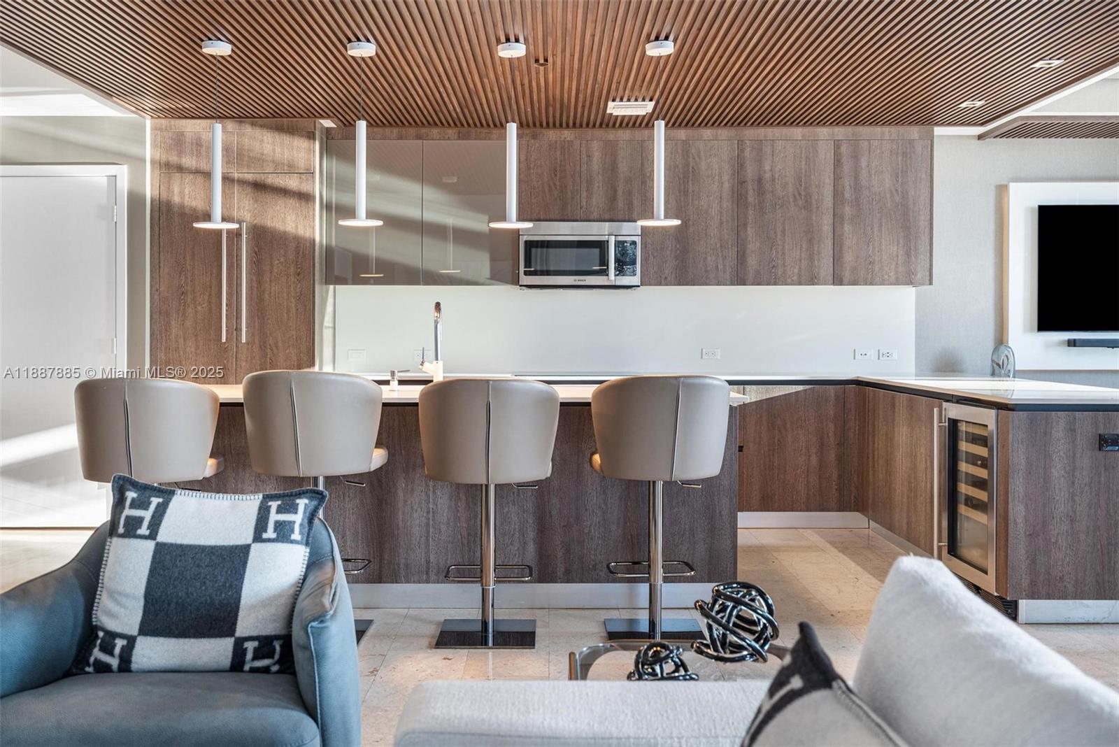 RISE CONDO - Residential