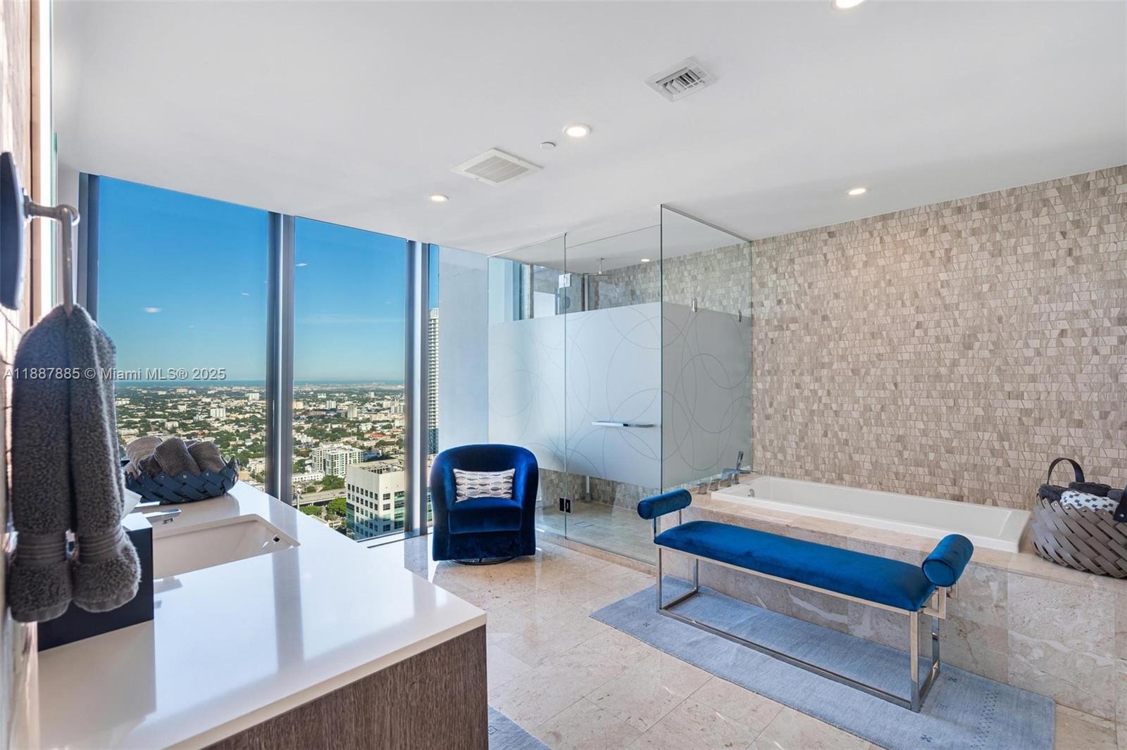RISE CONDO - Residential