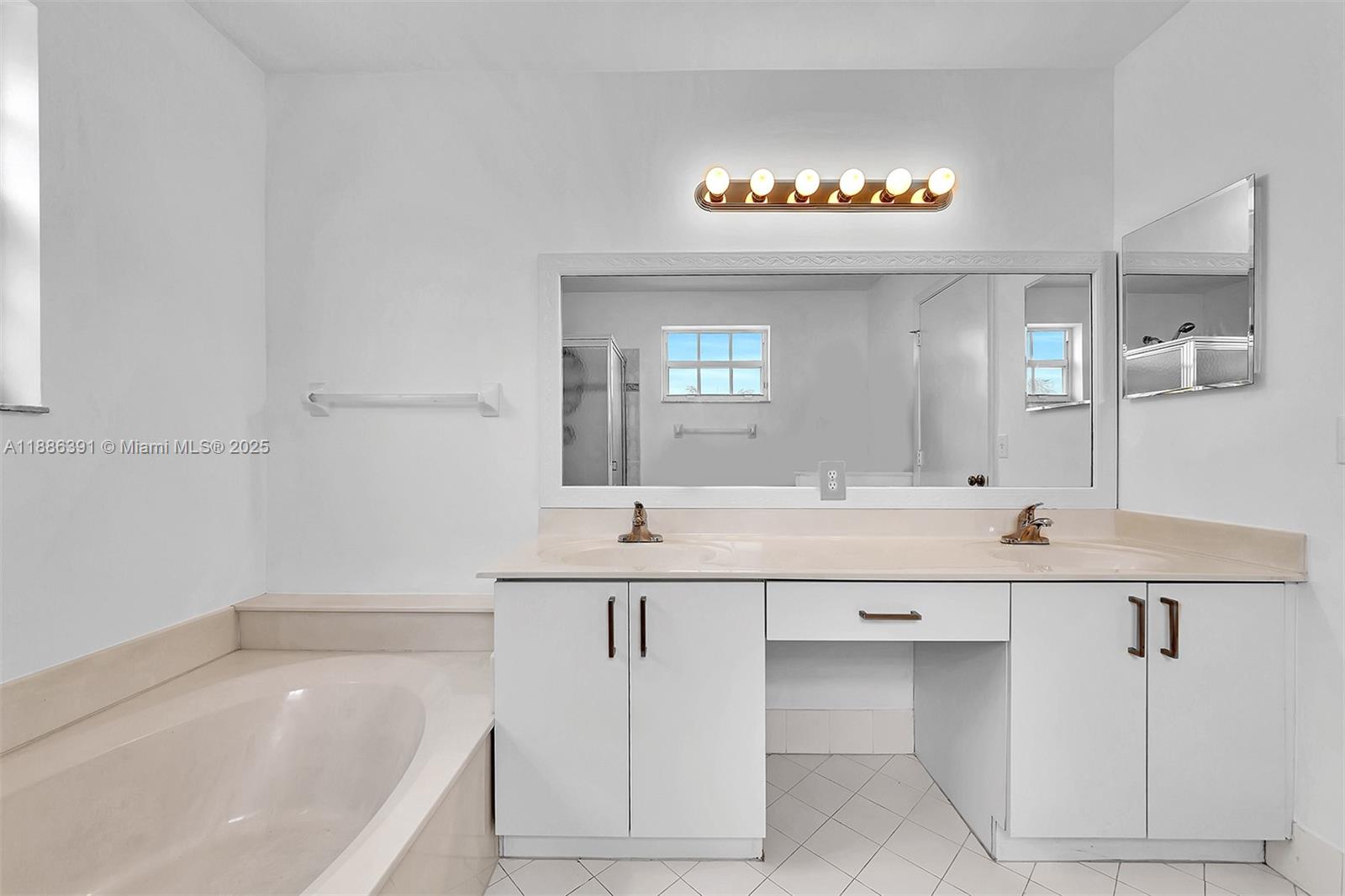 TOWNGATE - Residential Lease