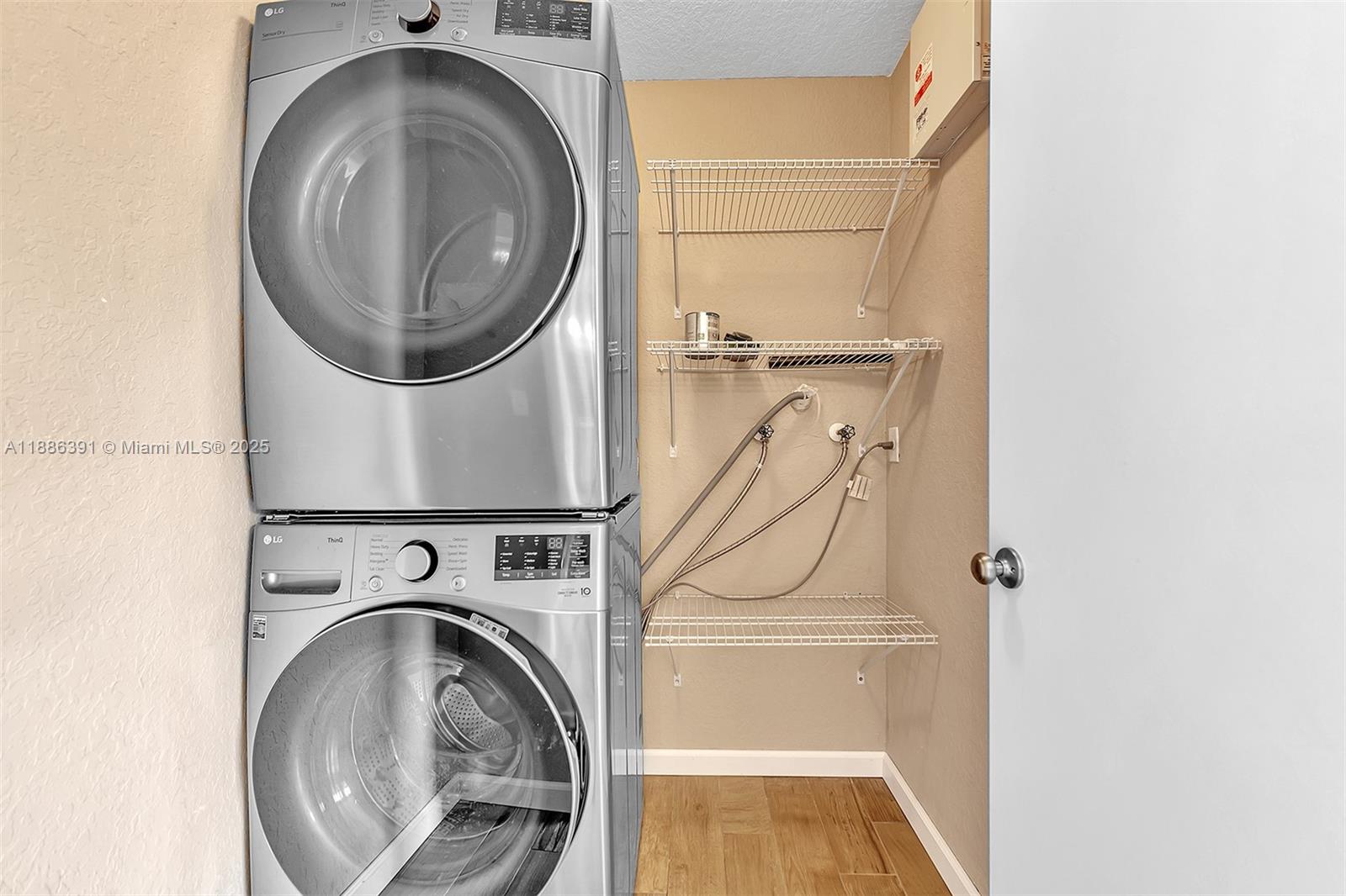 TOWNGATE - Residential Lease