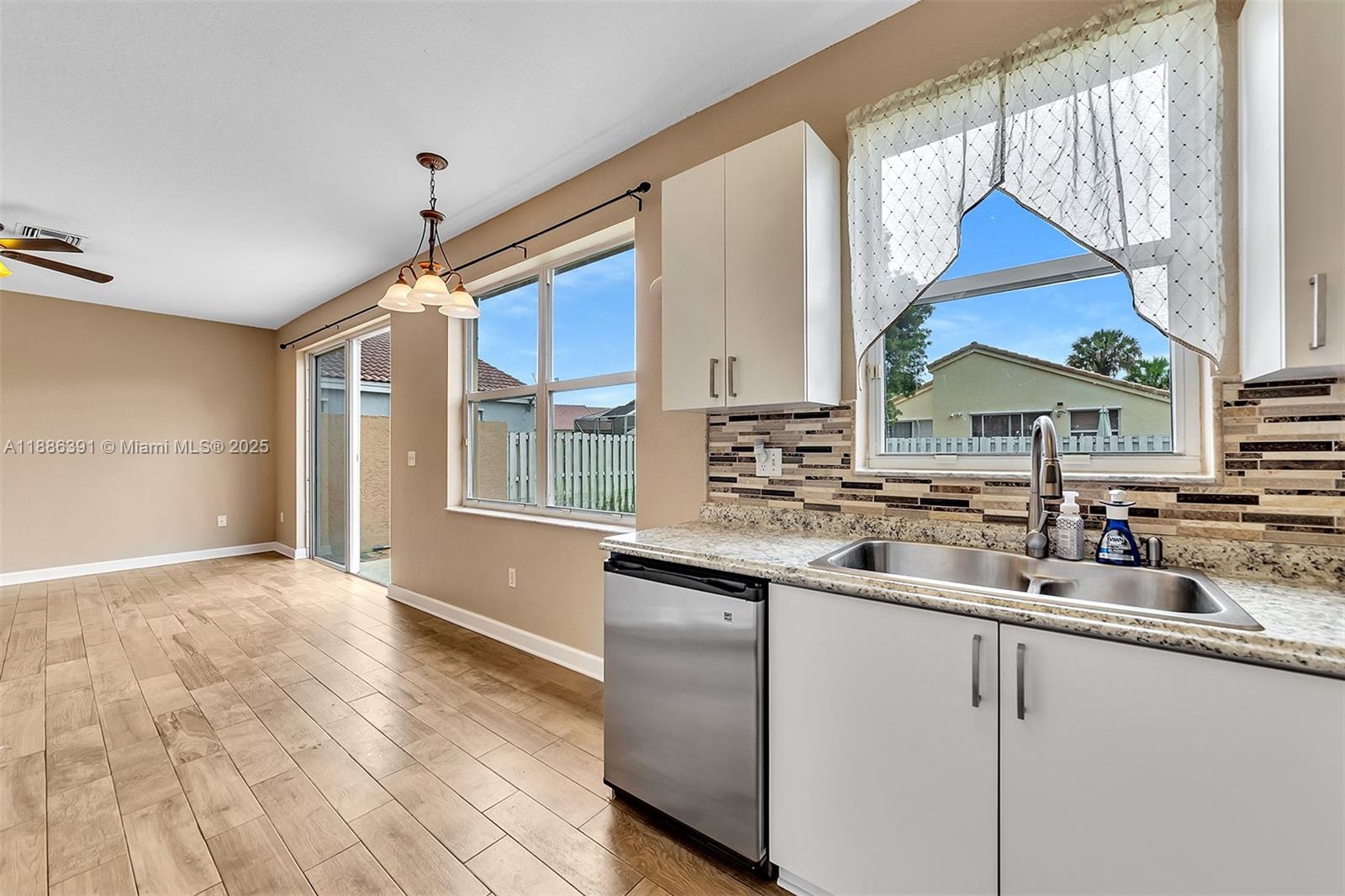 TOWNGATE - Residential Lease