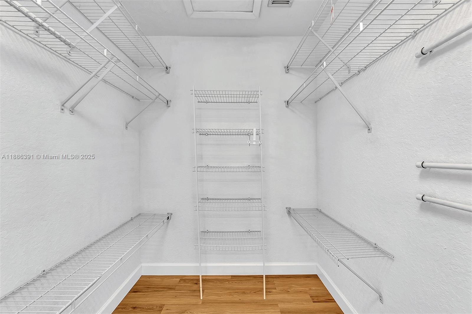 TOWNGATE - Residential Lease