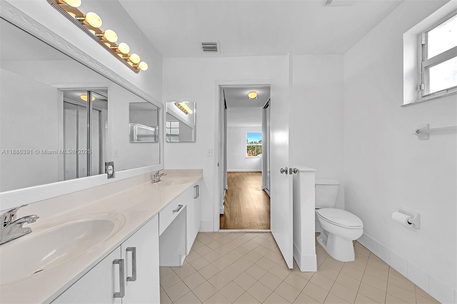 TOWNGATE - Residential Lease