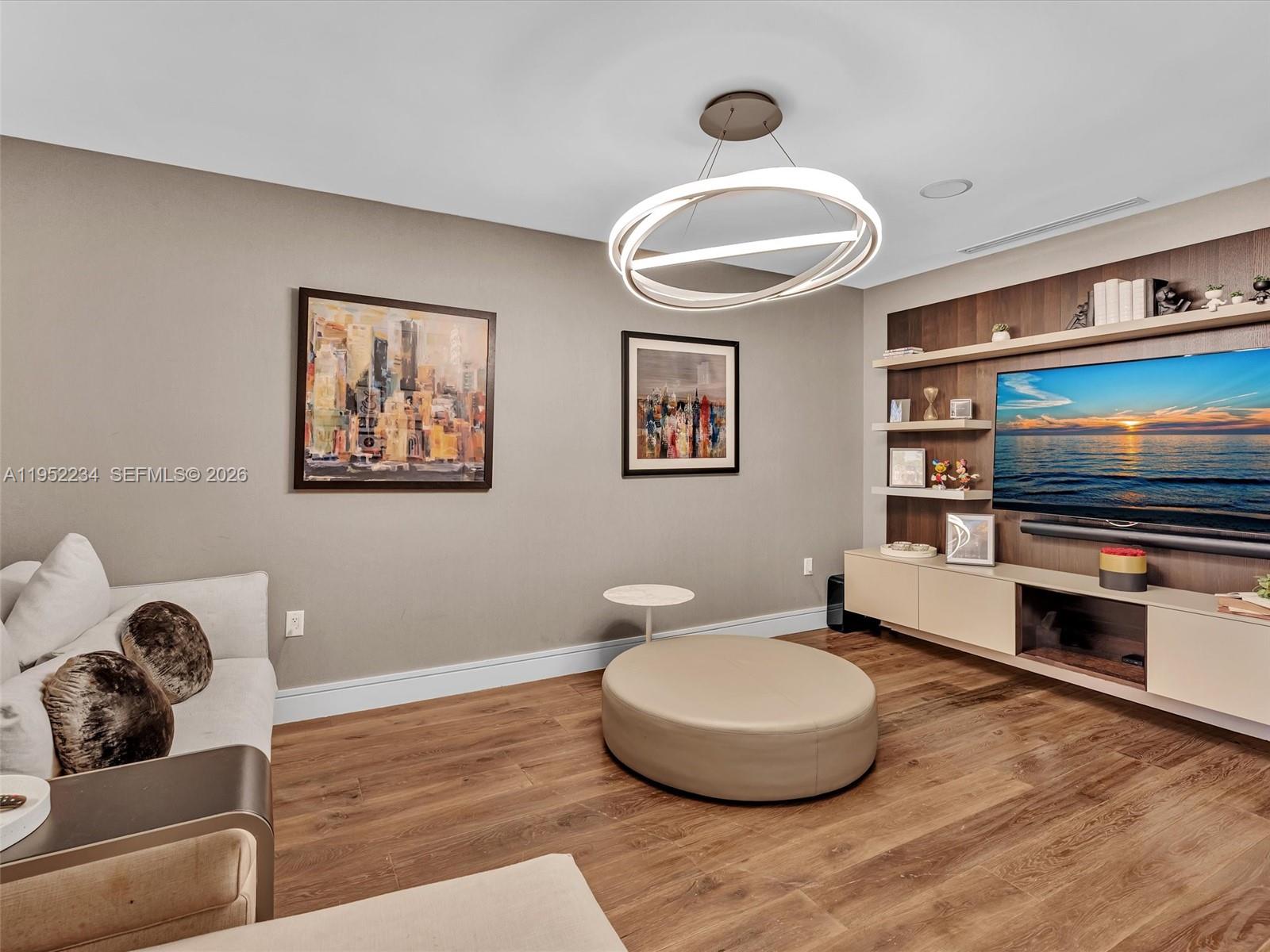 ECHO CONDO - Residential