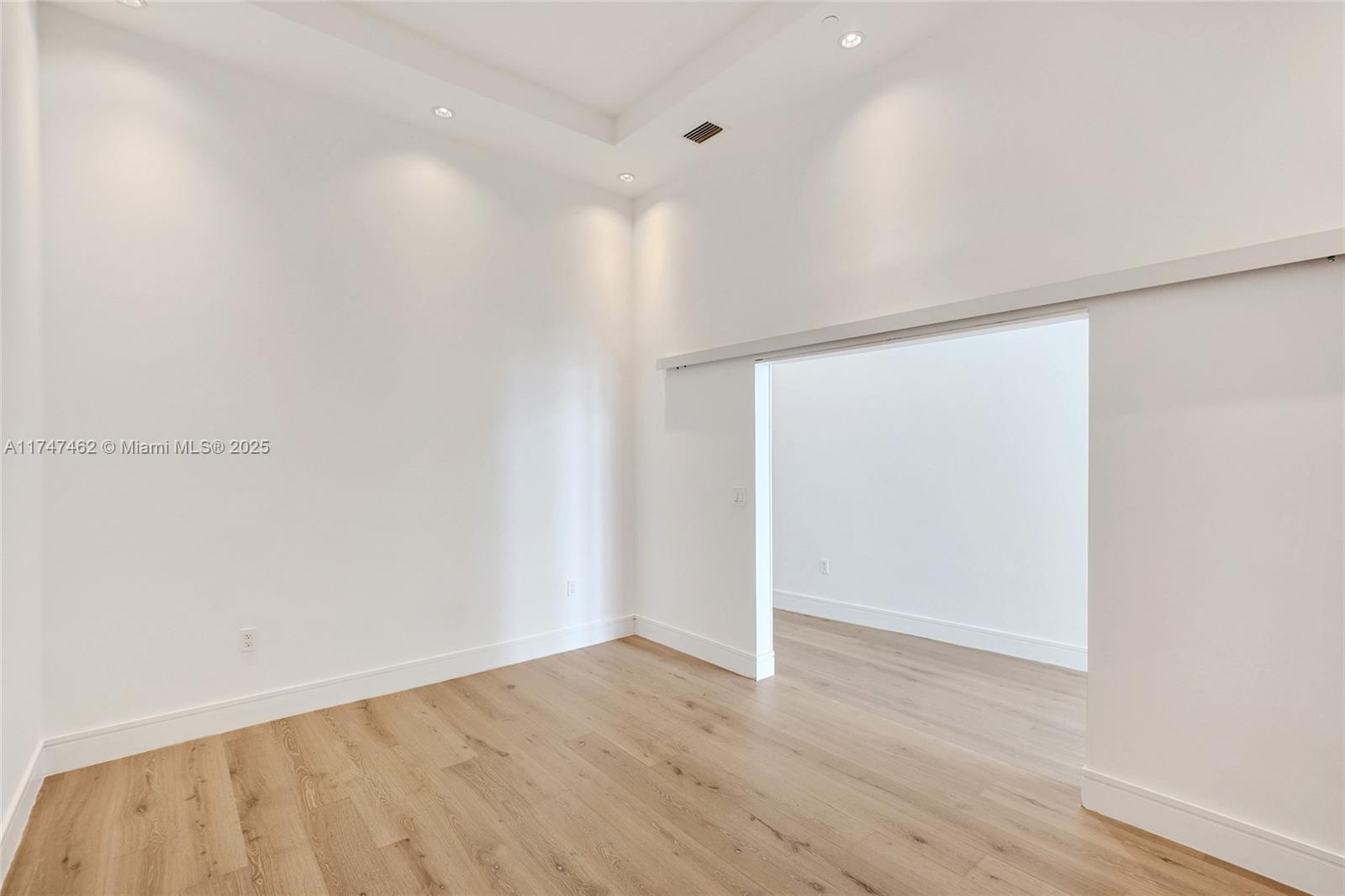 Echo Condo - Residential