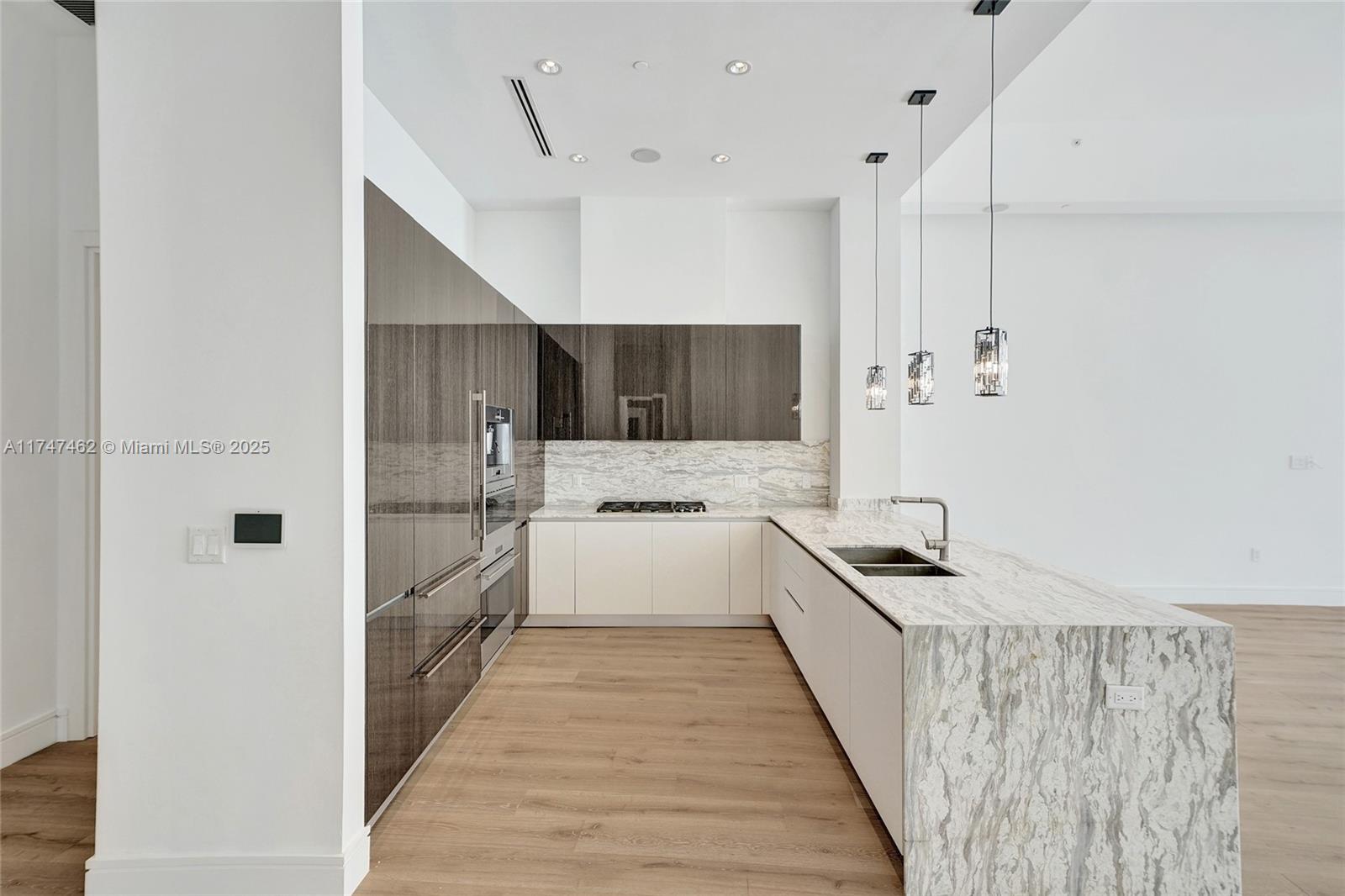 Echo Condo - Residential