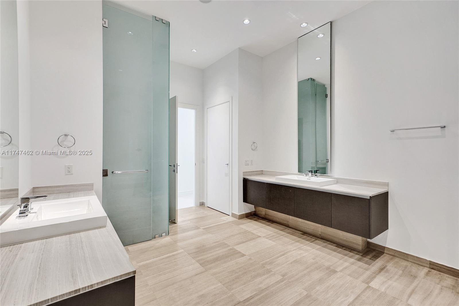 Echo Condo - Residential