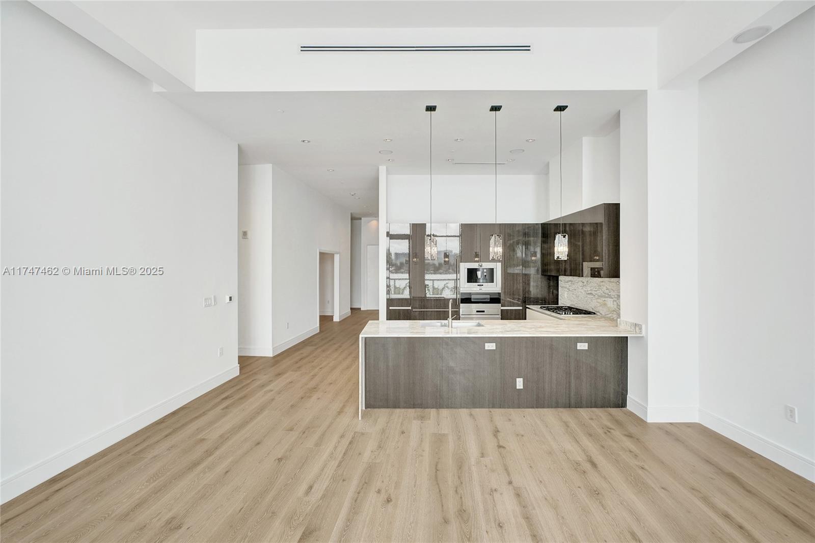 Echo Condo - Residential