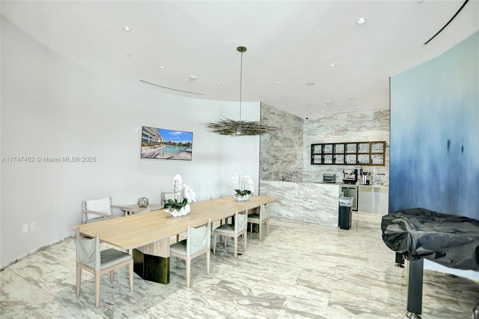 Echo Condo - Residential