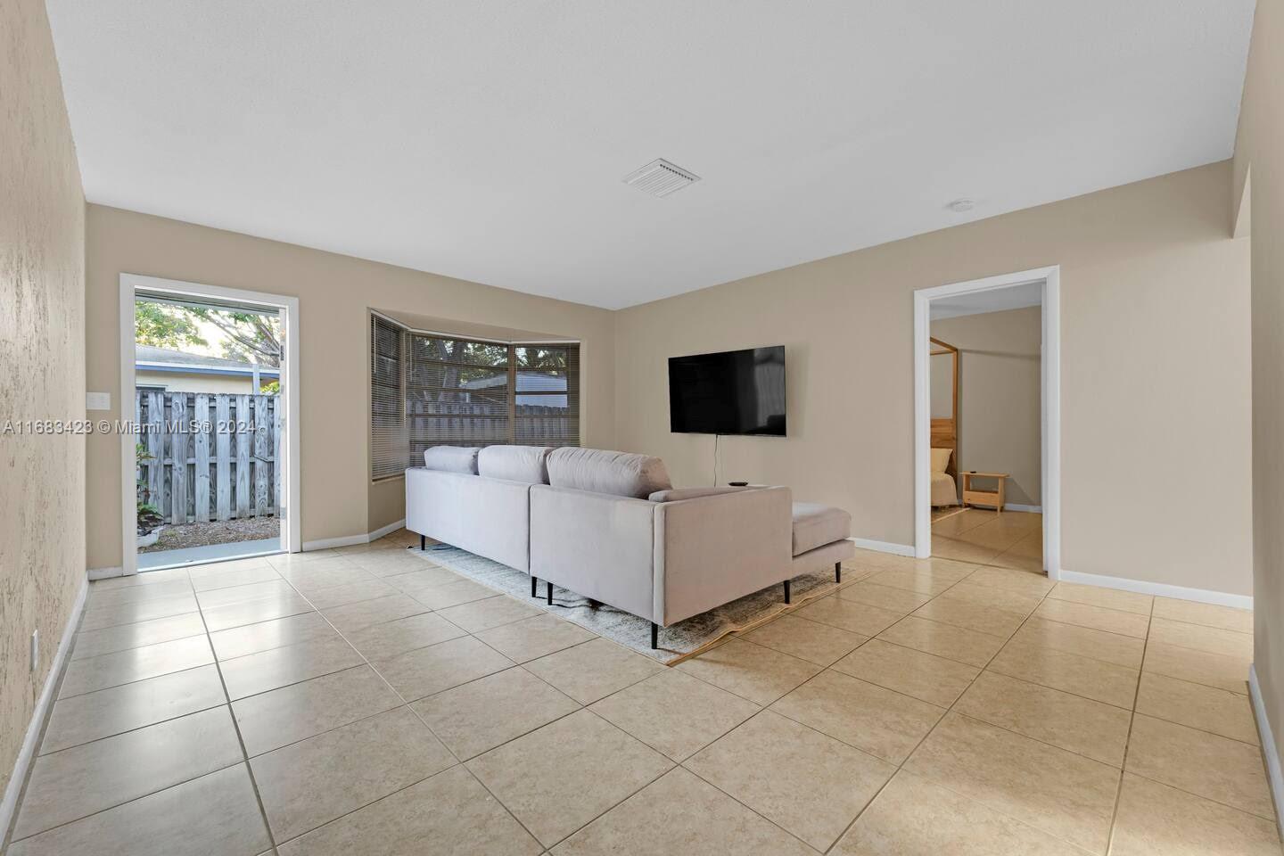 Rental Property at 1721 Ne 25th St 1, Wilton Manors, Broward County, Florida - Bedrooms: 2 
Bathrooms: 1  - $2,550 MO.