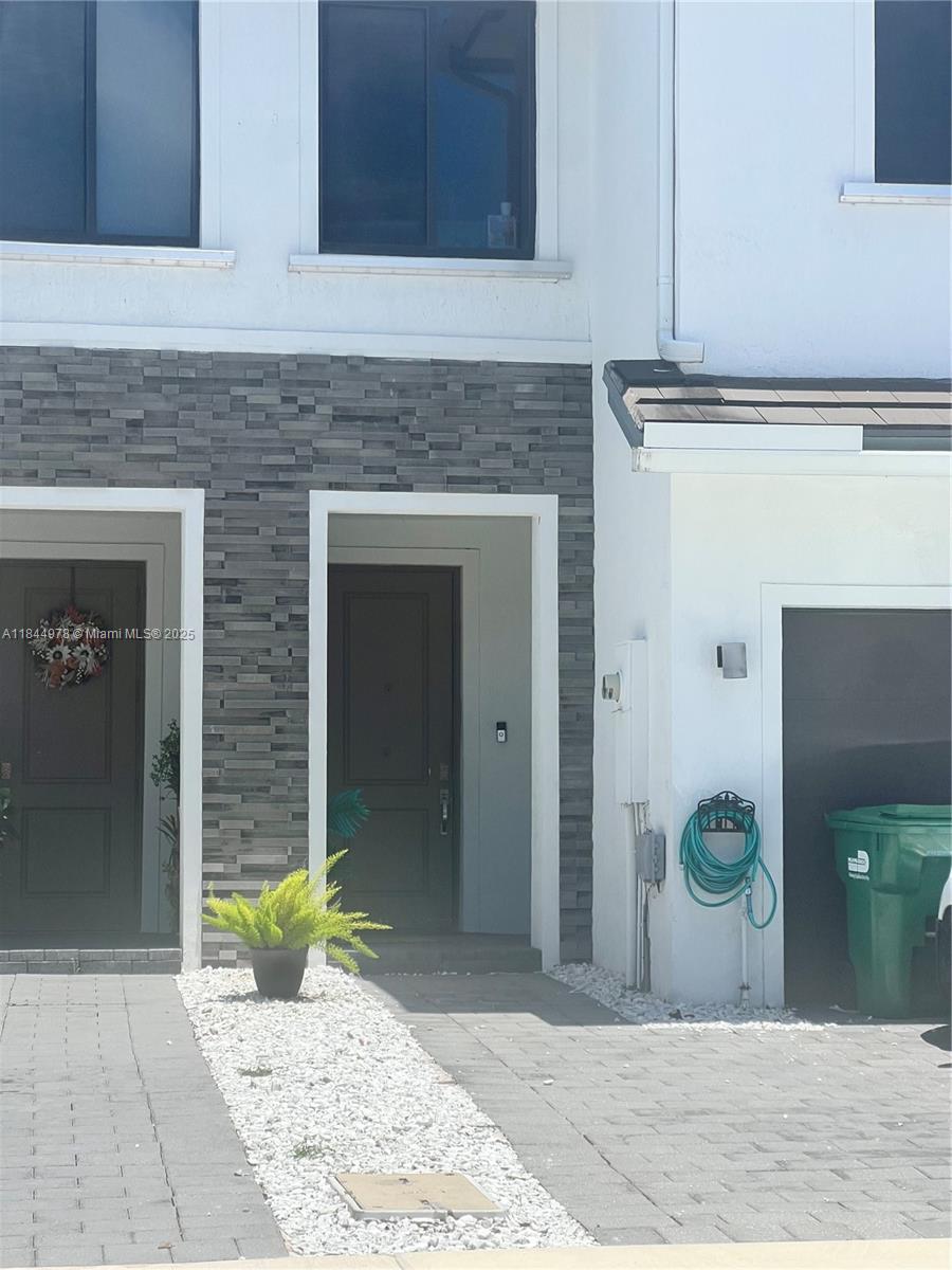 MC RESIDENTIAL - Residential Lease