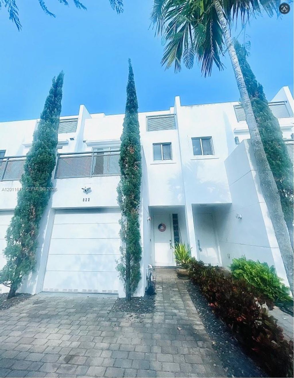 Photo of 822 NE 19th Ave, Fort Lauderdale, FL 33304 (MLS # A12011611)